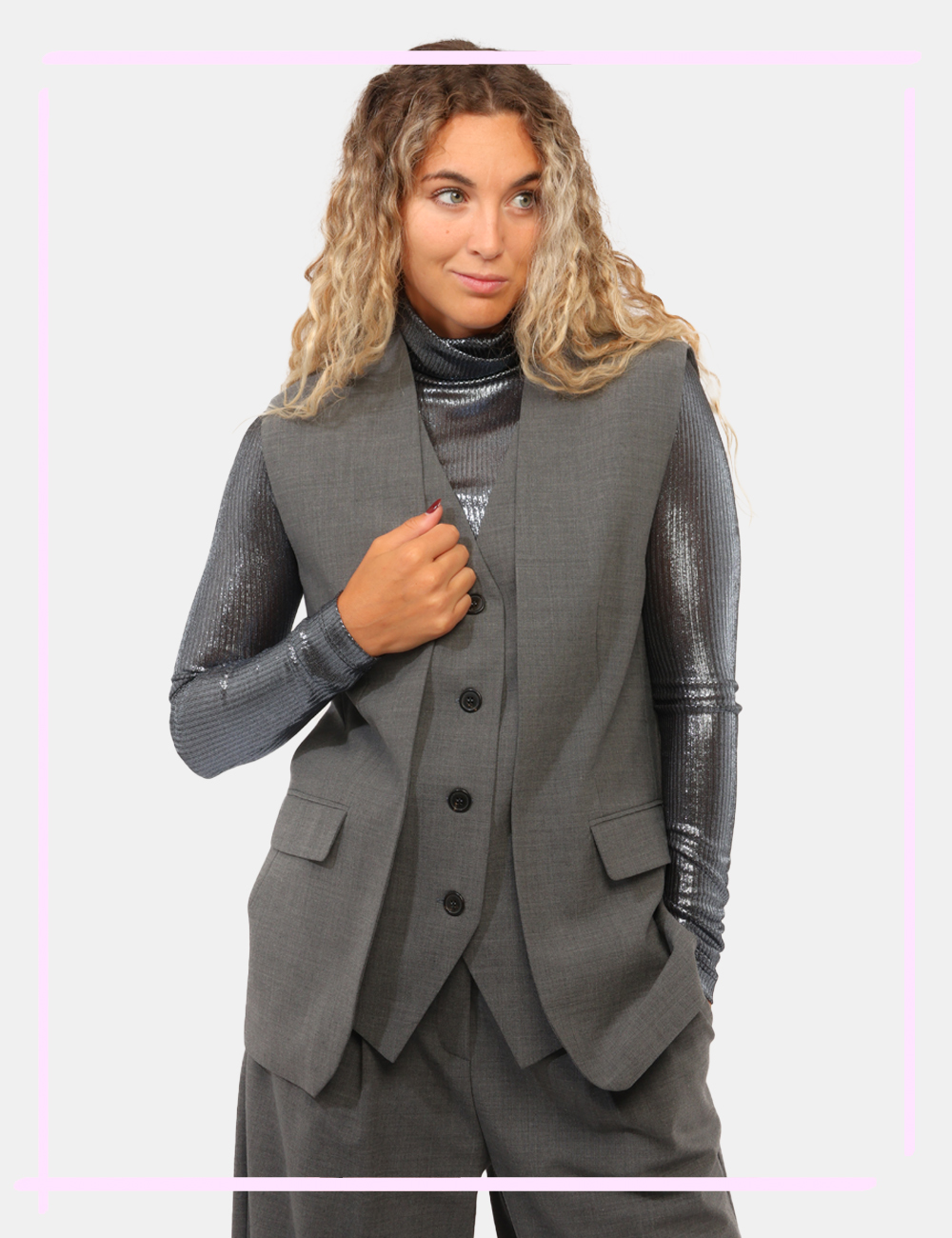 DG6243-D-CC_GRIGIO_AI26_1 Gilet Ottod'Ame Grigio tg.S - Gilet Ottod'Ame Grigio Il Gilet Ottod'Ame Grigio è un capo essenziale dal fascino contemporane