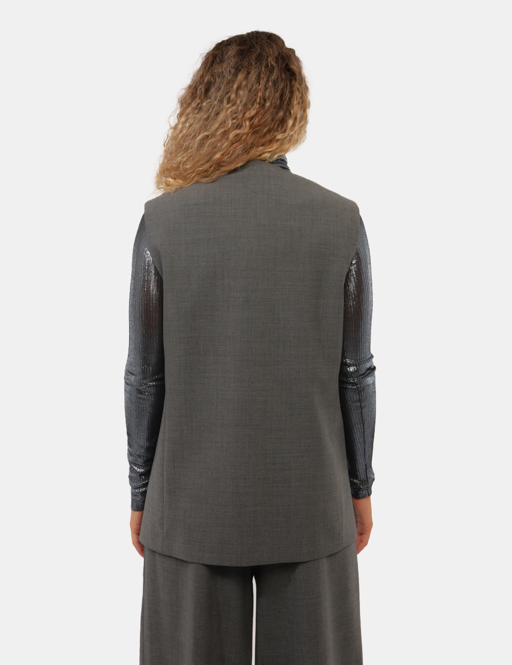 DG6243-D-CC_GRIGIO_AI26_2 Gilet Ottod'Ame Grigio tg.S - Gilet Ottod'Ame Grigio Il Gilet Ottod'Ame Grigio è un capo essenziale dal fascino contemporane