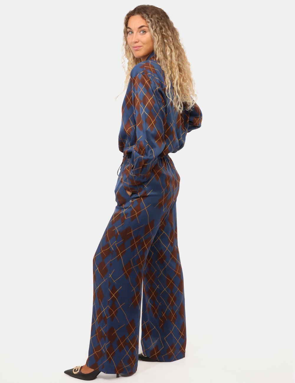 DP0145-D-CC_BLU_AI26_01 Pantalone Ottod'Ame Blu tg.42 - Pantalone Ottod'Ame BluIl Pantalone Ottod'Ame Blu è un capo elegante e originale, ideale per
