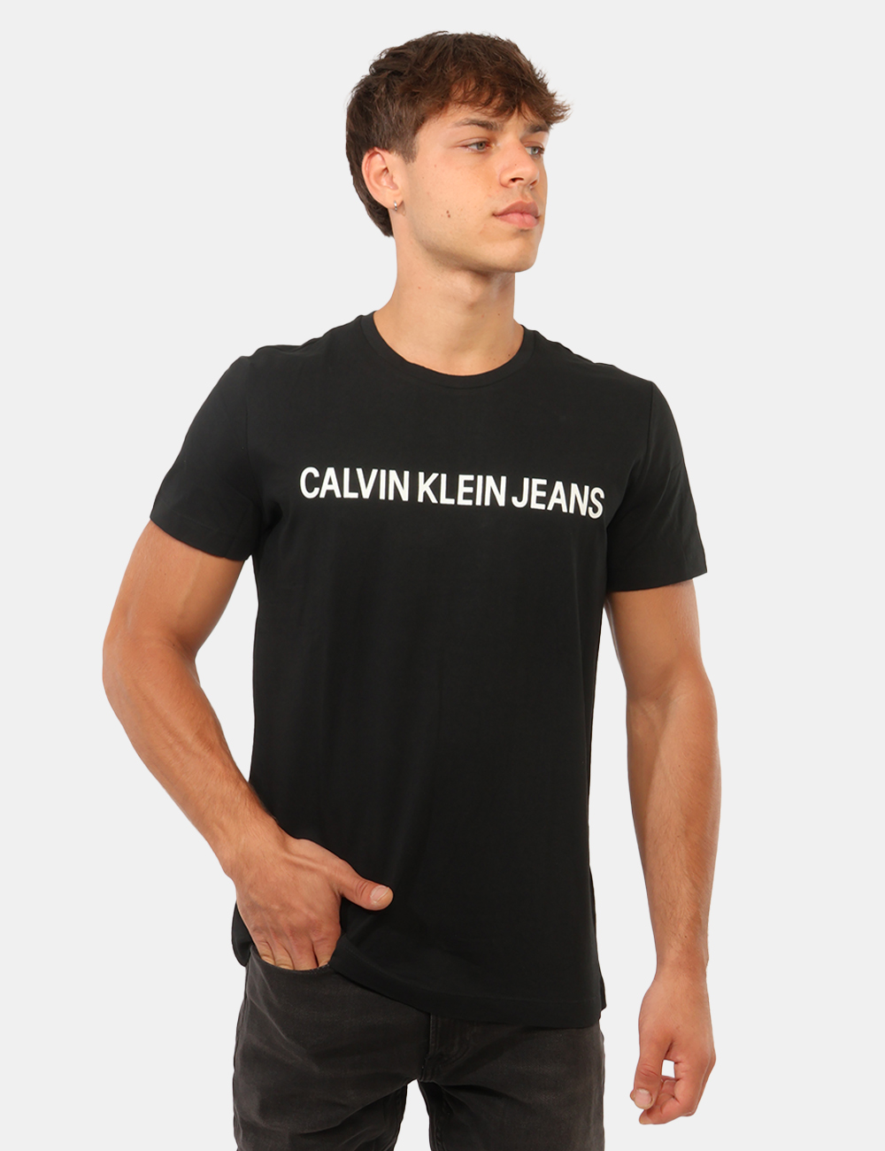 J30J307855-SC_NERO_AI26_1 T-shirt Calvin Klein Nera - T-shirt Calvin Klein Nera da uomo La T-shirt CALVIN KLEIN Nera da uomo è un capo essenziale e ve