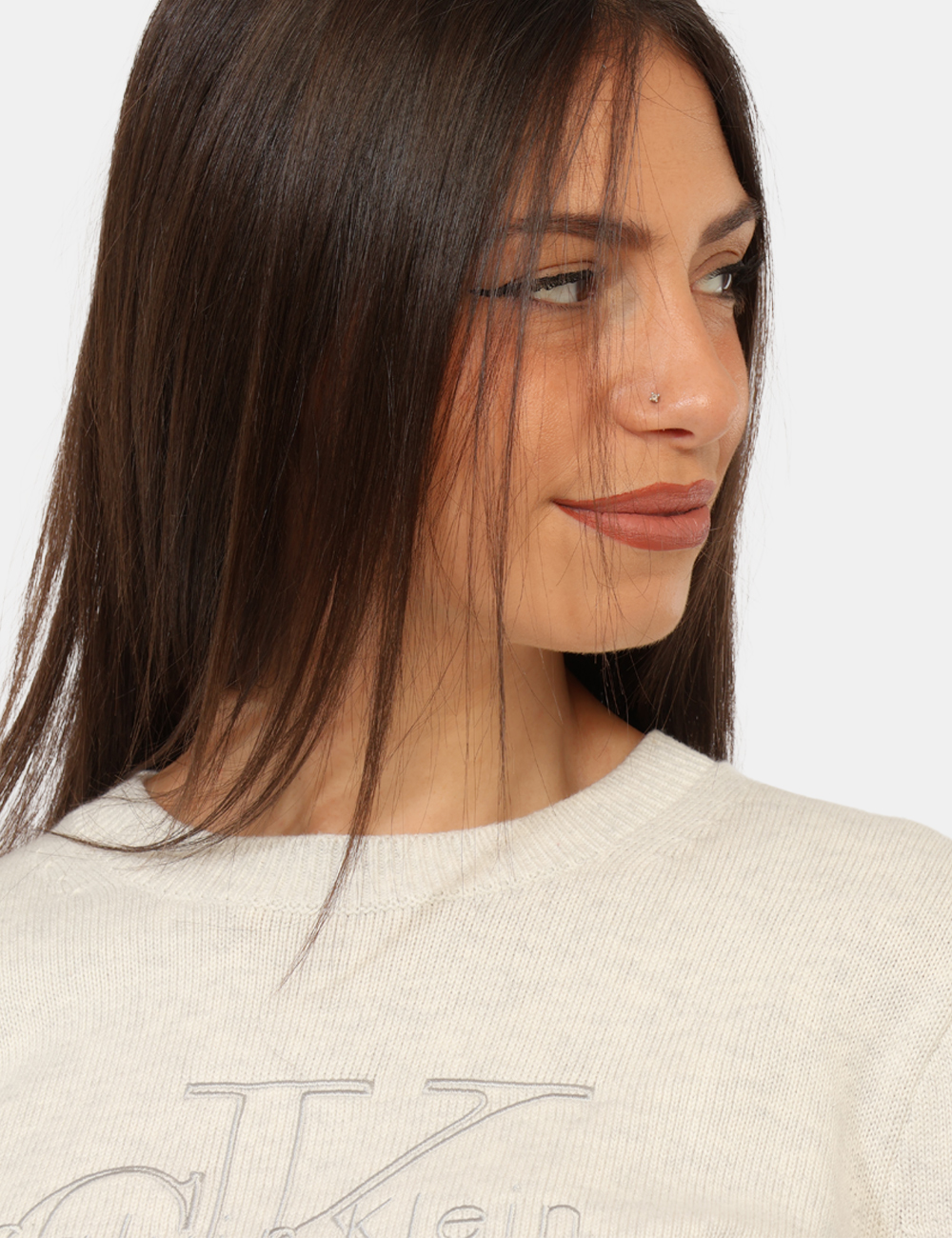 LV047G322G_P74_AI26_4 Maglia Calvin Klein Grigia - Maglia Calvin Klein Grigia da donna La Maglia CALVIN KLEIN Grigia da donna è un capo versatile