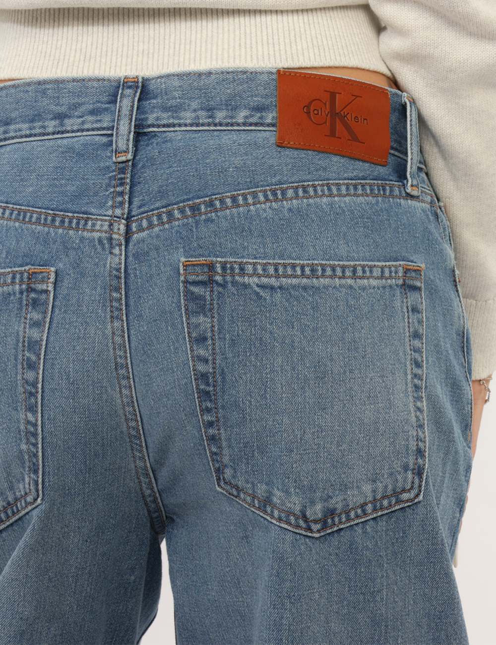 LV047G748G_YRE_AI26_5 Jeans Calvin Klein Azzurro - Jeans Calvin Klein Azzurro da donna I Jeans CALVIN KLEIN Azzurro da donna sono una scelta versa
