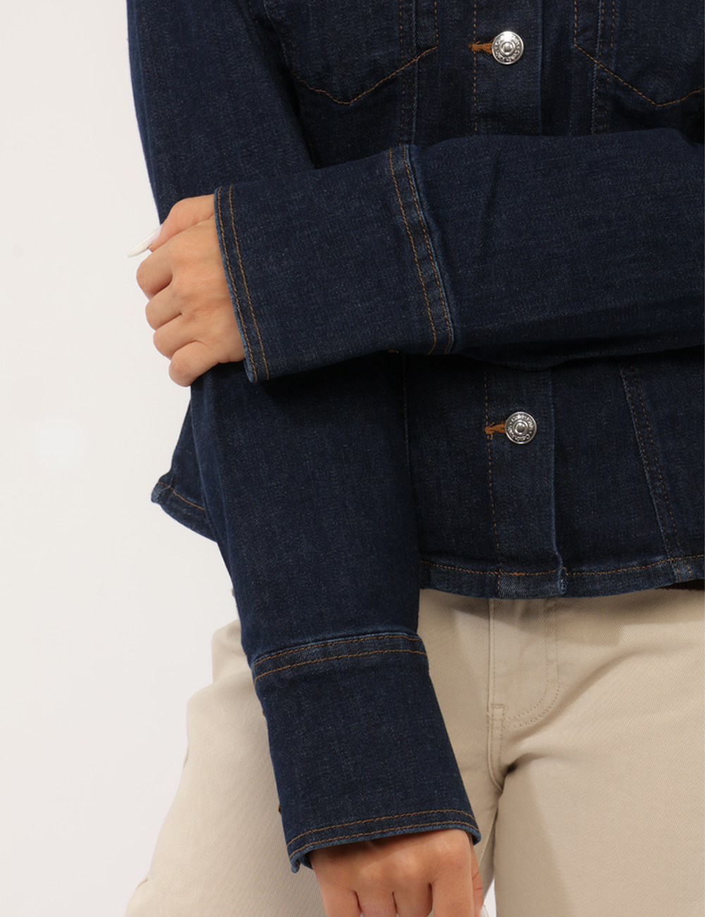 LV047G749G_N8D_AI26_05 Camicia Calvin Klein Blu - Camicia Calvin Klein Blu da donna La Camicia CALVIN KLEIN Blu da donna è un capo versatile dal ca