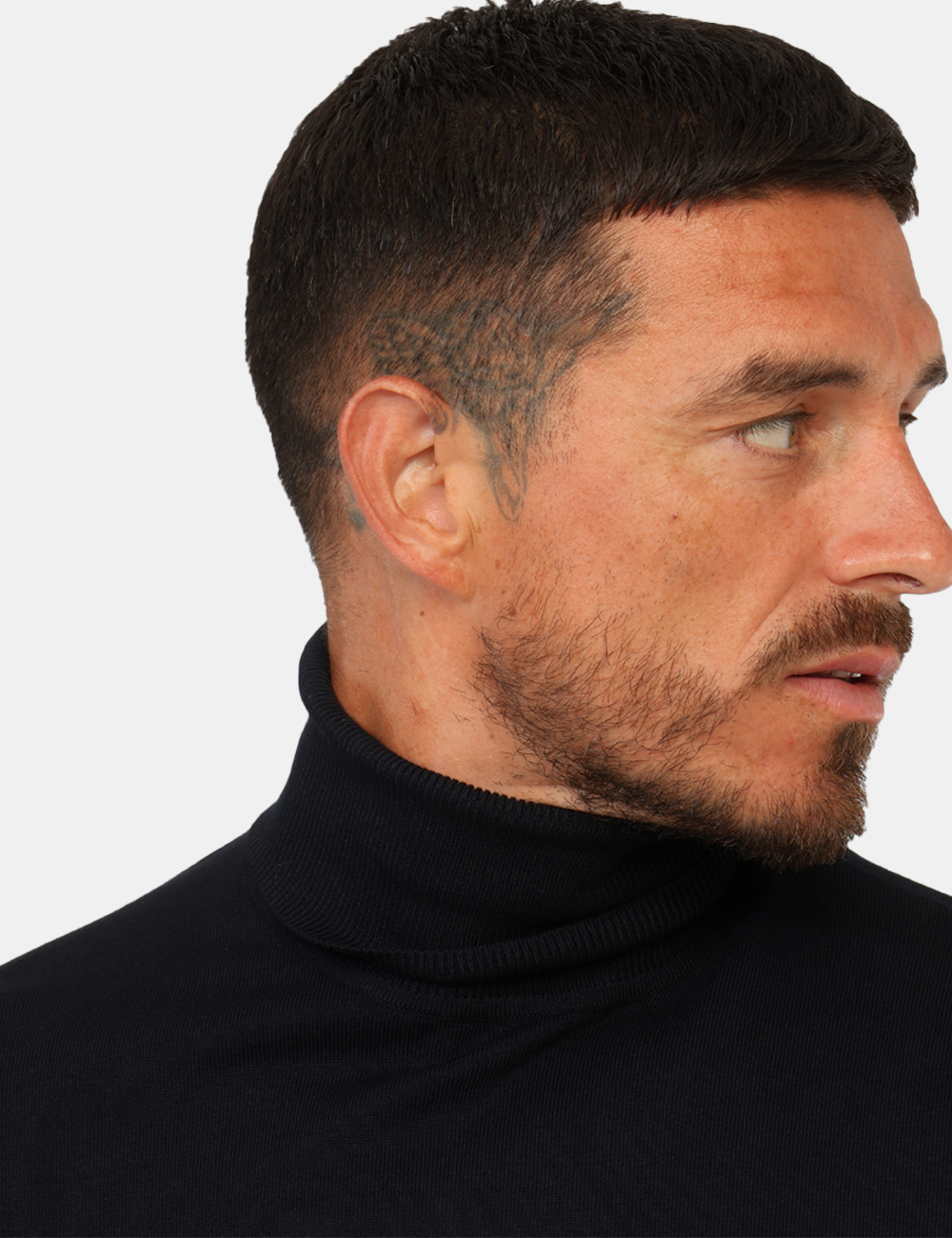 P20005-OC_BLU_AI26_03 Maglia Goha Blu - Maglia Goha Blu da uomo La Maglia GOHA Blu è un capo versatile e contemporaneo, pensato per l’uomo che cer