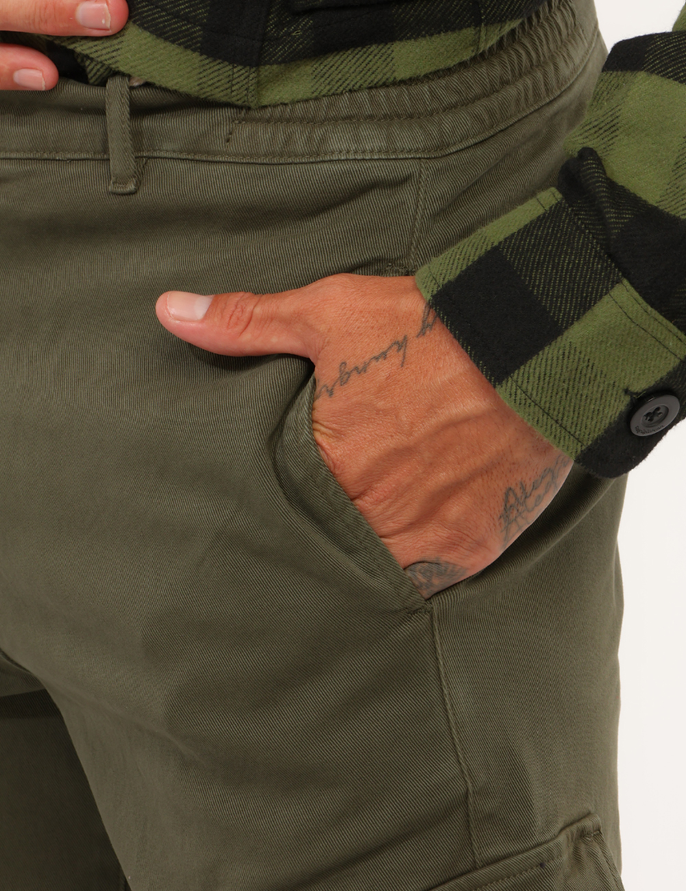 P91900-CO3845-M-CC_VERDE_AI26_4 Pantalone Refrigiwear Verde tg.33 - Pantalone Refrigiwear Verde da uomoIl Pantalone REFRIGIWEAR è un capo dal carattere casu