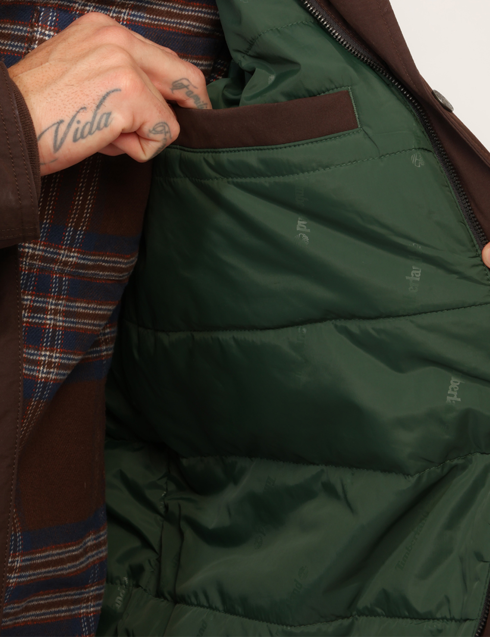 TBC0YH7DC35S-M-W-CC_MARRONE_AI26_3 Piumino Timberland Marrone tg.M - Piumino TIMBERLAND Marrone da uomo Il Piumino TIMBERLAND Marrone da uomo è il capo ideale