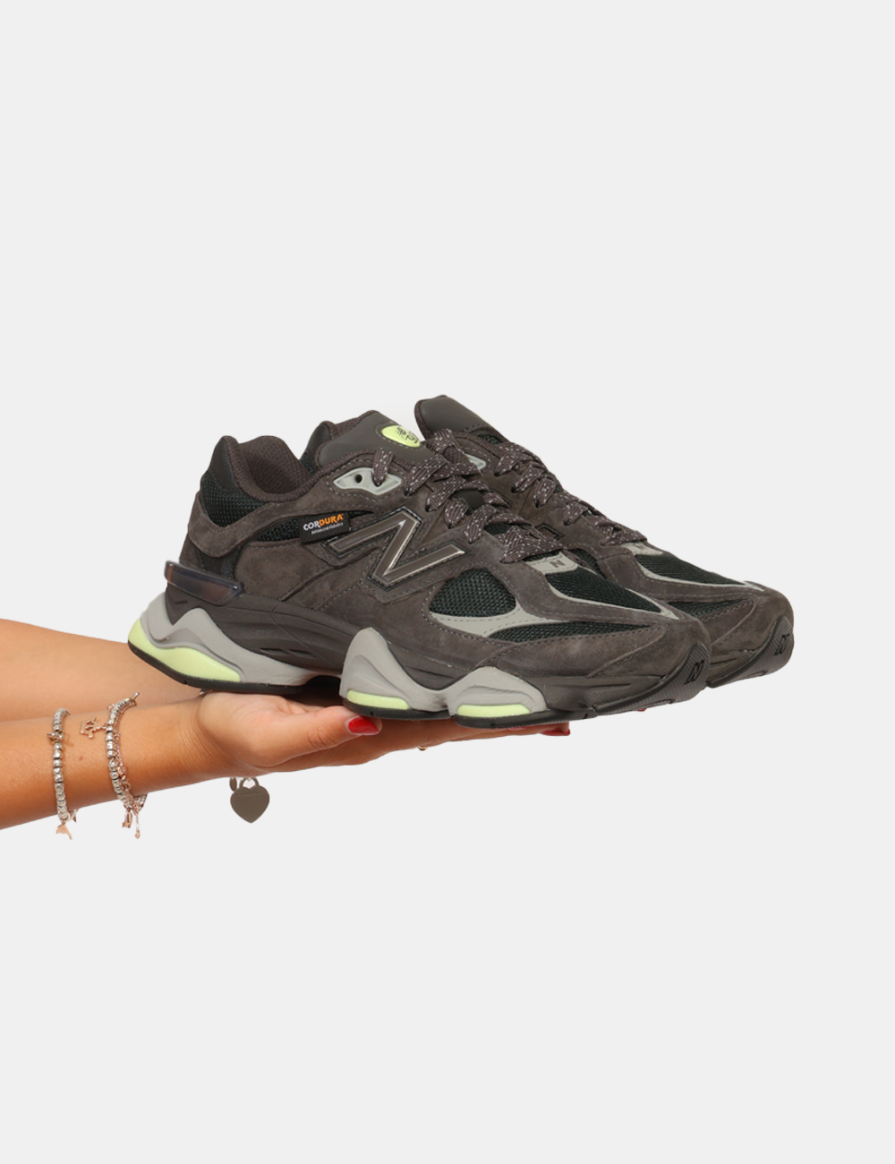 U906_BLACK-CEMENTDRY-LIME_AI26_1 Sneakers New Balance Grigia - Sneakers NEW BALANCE Grigiasono la scelta ideale per chi desidera una calzatura versatile, dal
