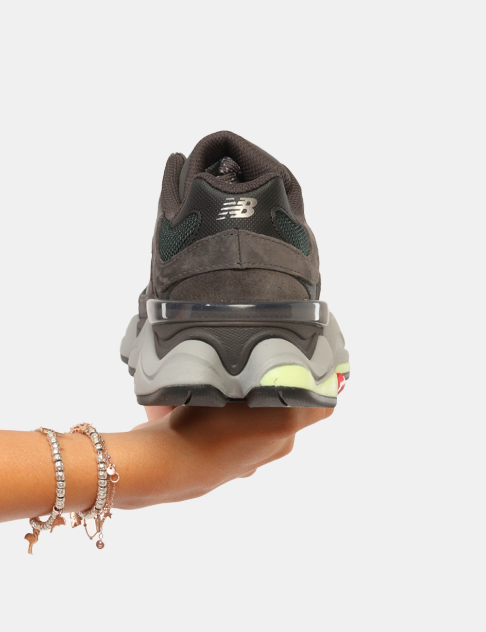 U906_BLACK-CEMENTDRY-LIME_AI26_3 Sneakers New Balance Grigia - Sneakers NEW BALANCE Grigiasono la scelta ideale per chi desidera una calzatura versatile, dal