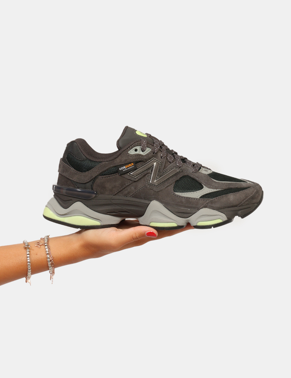 U906_BLACK-CEMENTDRY-LIME_AI26_5 Sneakers New Balance Grigia - Sneakers NEW BALANCE Grigiasono la scelta ideale per chi desidera una calzatura versatile, dal