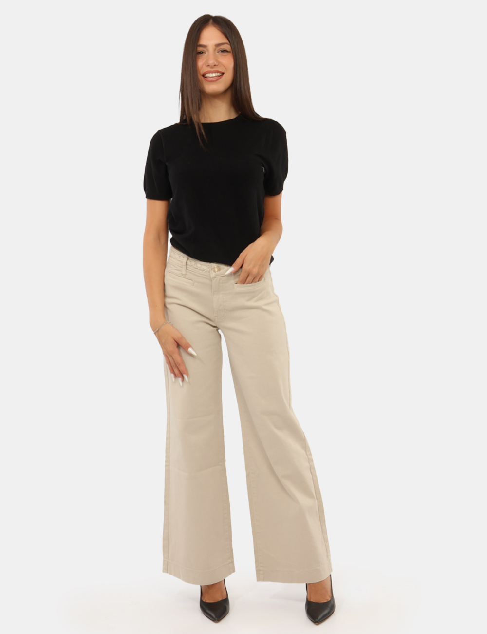 W6GB15-W1886-OB_LOVERS-BEACH_PE26_01 Pantalone Guess Beige - Pantalone Guess Beige da donnaIl Pantalone GUESS Beige da donna è un capo versatile e femminile, pen