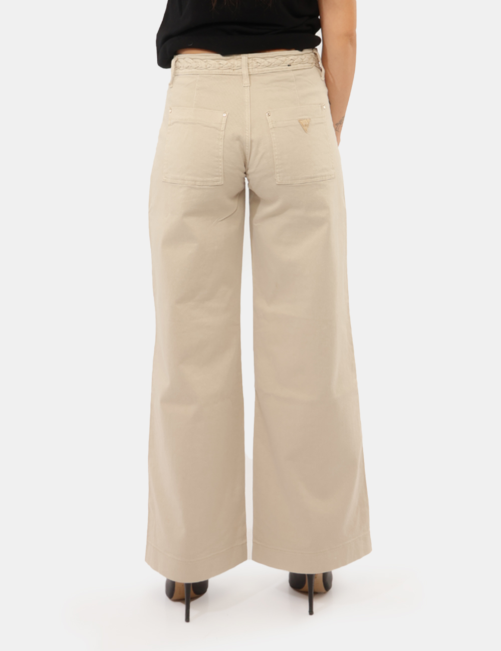 W6GB15-W1886-OB_LOVERS-BEACH_PE26_02 Pantalone Guess Beige - Pantalone Guess Beige da donnaIl Pantalone GUESS Beige da donna è un capo versatile e femminile, pen