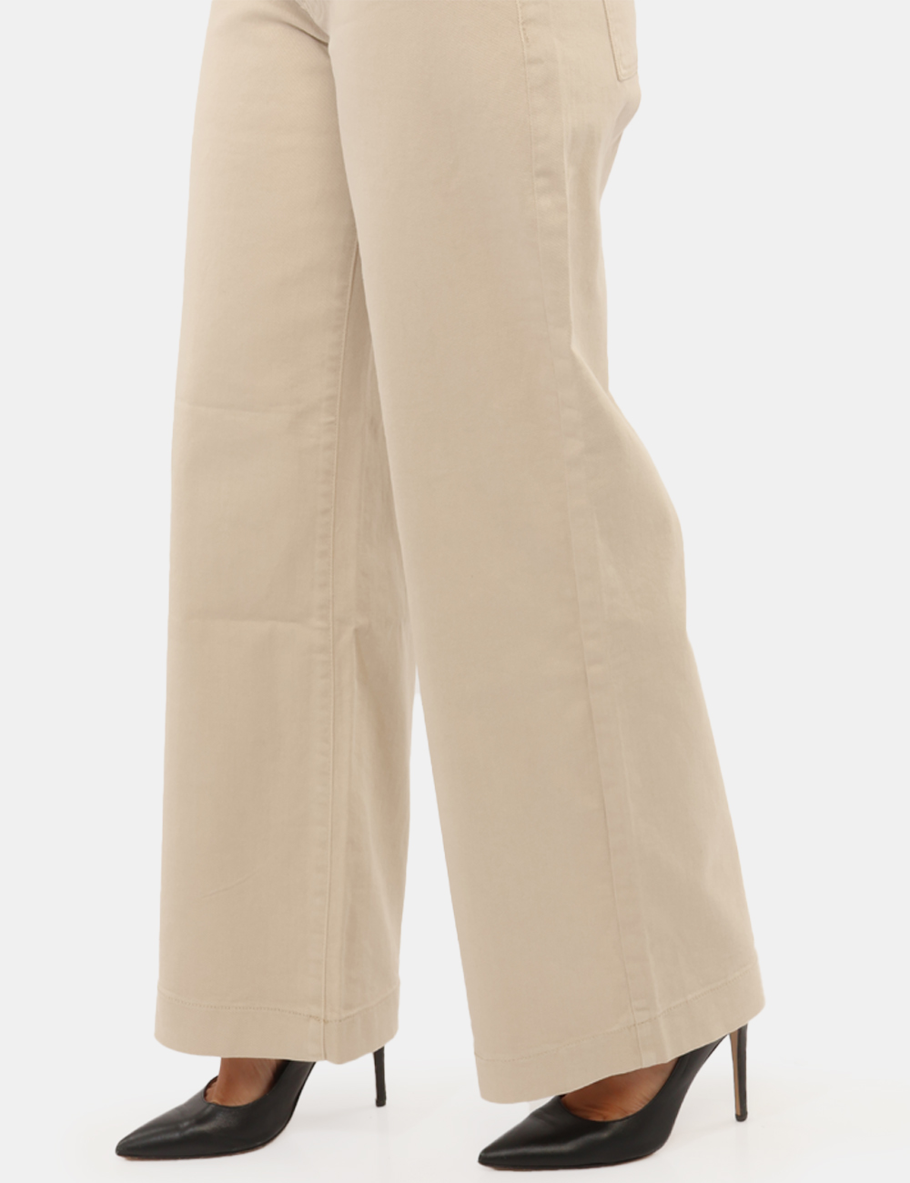 W6GB15-W1886-OB_LOVERS-BEACH_PE26_03 Pantalone Guess Beige - Pantalone Guess Beige da donnaIl Pantalone GUESS Beige da donna è un capo versatile e femminile, pen
