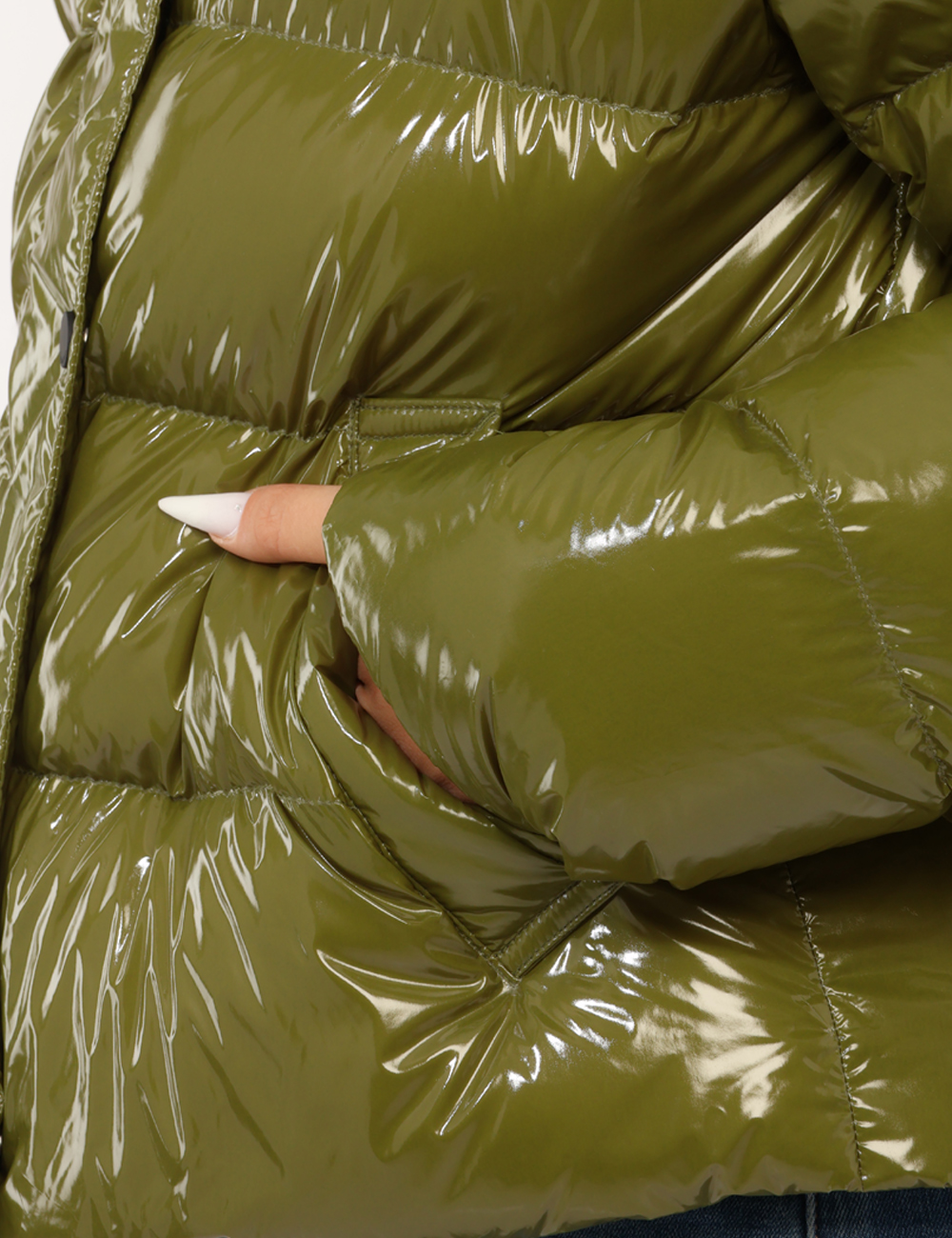 W82200-NY0145-M-CC_VERDE_AI26_5 Piumino Refrigiwear Verde tg.S - Piumino Refrigiwear Verde da donnaIl Piumino REFRIGIWEAR è un capospalla versatile e contem