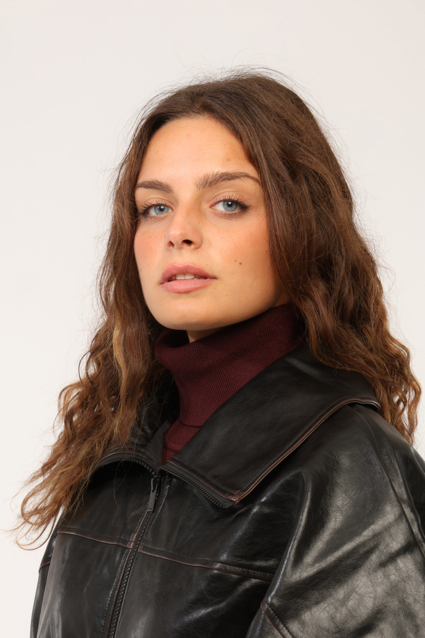 Giacca Desigual Nera - Giacca Desigual Nera da donna La Giacca DESIGUAL Nera da donna è un capo dal carattere contemporaneo,