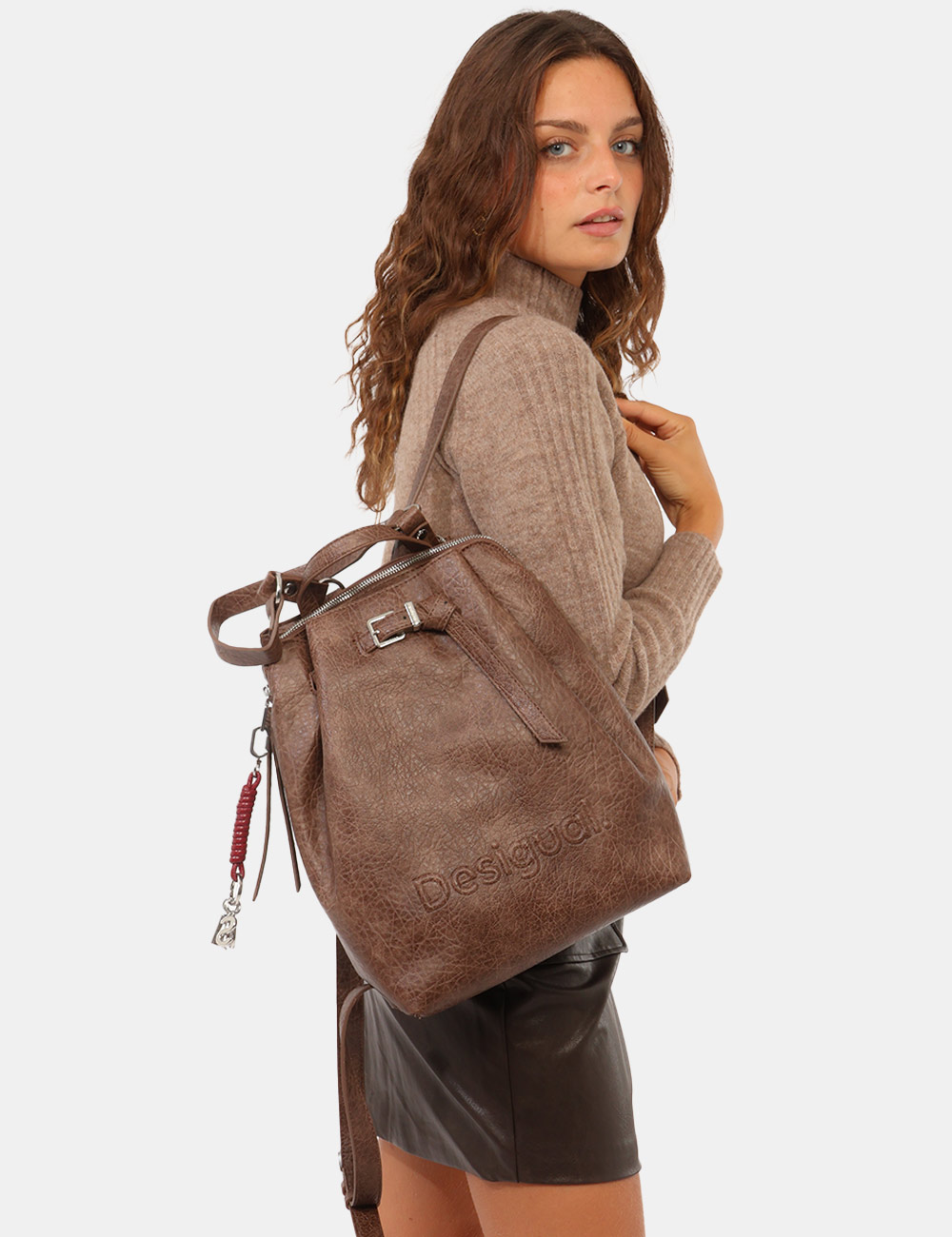 26WAKP33_MARRONE_AI26_1 Zaino Desigual Marrone - Zaino Desigual Marrone da donna Lo Zaino DESIGUAL Marrone da donna è un accessorio versatile e cont