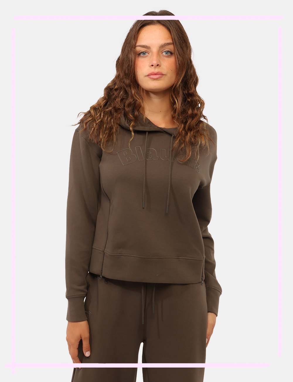 26WBLDF08306-M-CC_MARRONE_AI26_1 Felpa Blauer Marrone tg.S - Felpa BLAUER Marrone da donna La Felpa BLAUER Marrone da donna è un capo casual dal carattere co