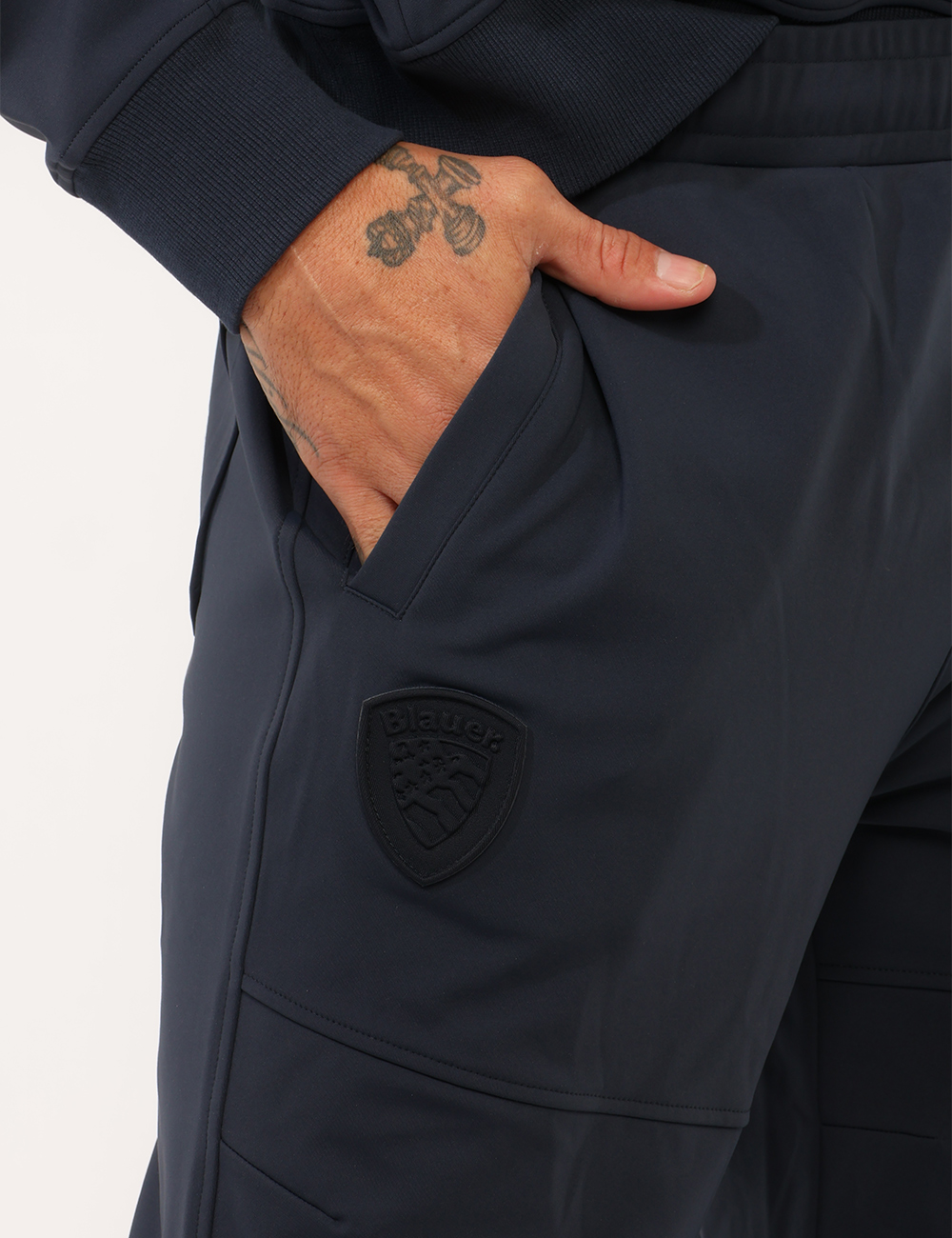 26WBLUP01393-M-CC_BLU_AI26_4 Pantalone Blauer Blu tg.L - Pantalone Blauer Blu da uomo Il Pantalone BLAUER Blu da uomo è un capo dal carattere sportivo e