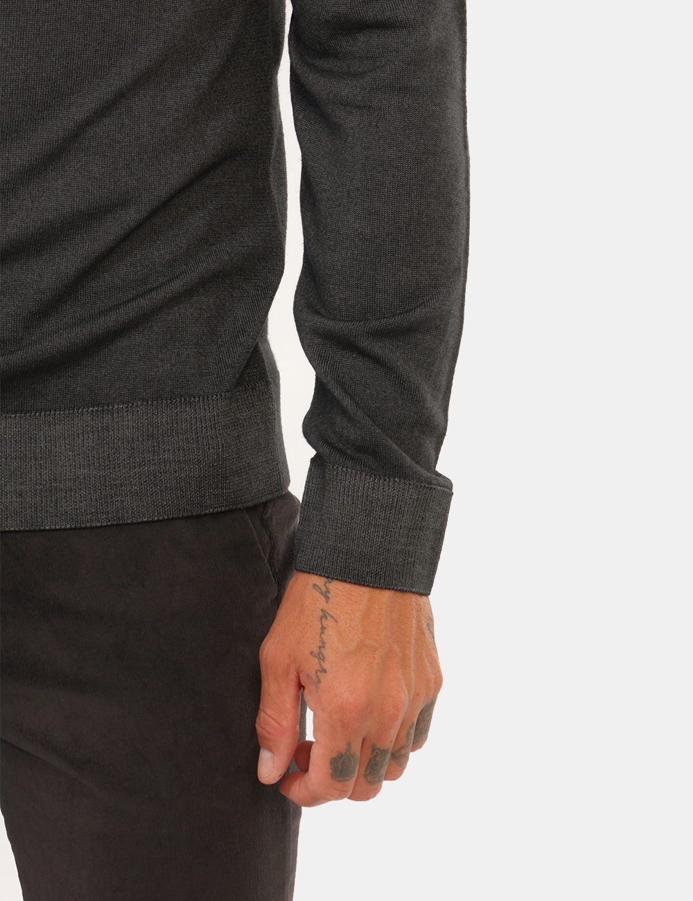 410-OC_CARBONE_AI26_3 Maglia Prj22. Grigia - Maglia PRJ22. Grigia da uomo La Maglia PRJ22. Grigia da uomo è un capo essenziale e versatile, ideale