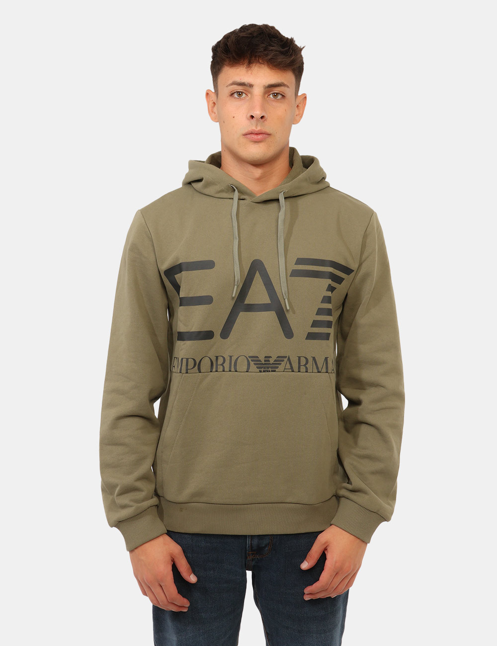 7M002202-AF27189_U7014_AI26_6 Felpa Ea7 Verde - Felpa EA7 Verde da uomo La Felpa EA7 Verde da uomo è un capo sportivo e versatile, pensato per aggiungere