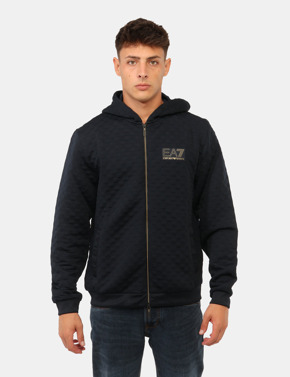7M002247-AF26241_UB102_AI26_5 Felpa Ea7 Blu - Felpa EA7 Blu da uomo La Felpa EA7 Blu da uomo è un capo sportivo dal design ricercato, pensato per chi desi