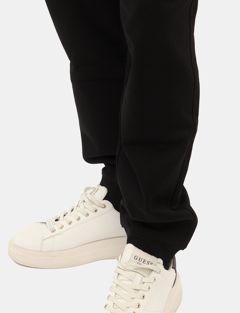 7M002427-AF10377_MC001_AI26_4 Pantalone della tuta Ea7 Nero - Pantalone della tuta EA7 Nero da uomo Il Pantalone della tuta EA7 Nero da uomo è un capo spo