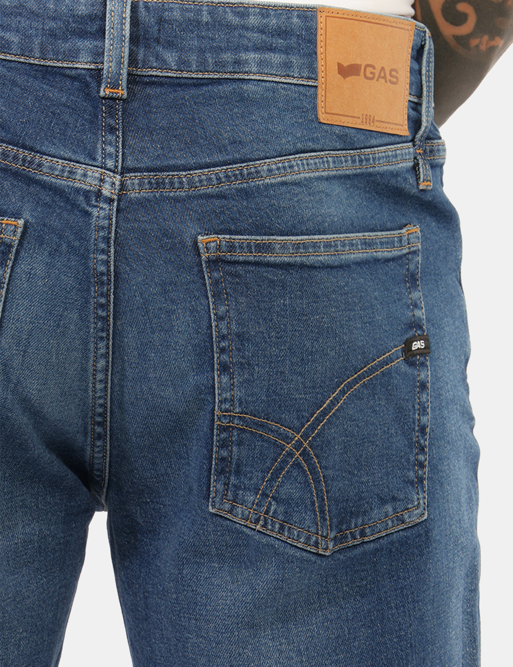 Jeans Gas Blu - Jeans GAS Blu da uomo Il Jeans GAS Blu da uomo è un modello versatile e contemporaneo, pensato per chi cerca