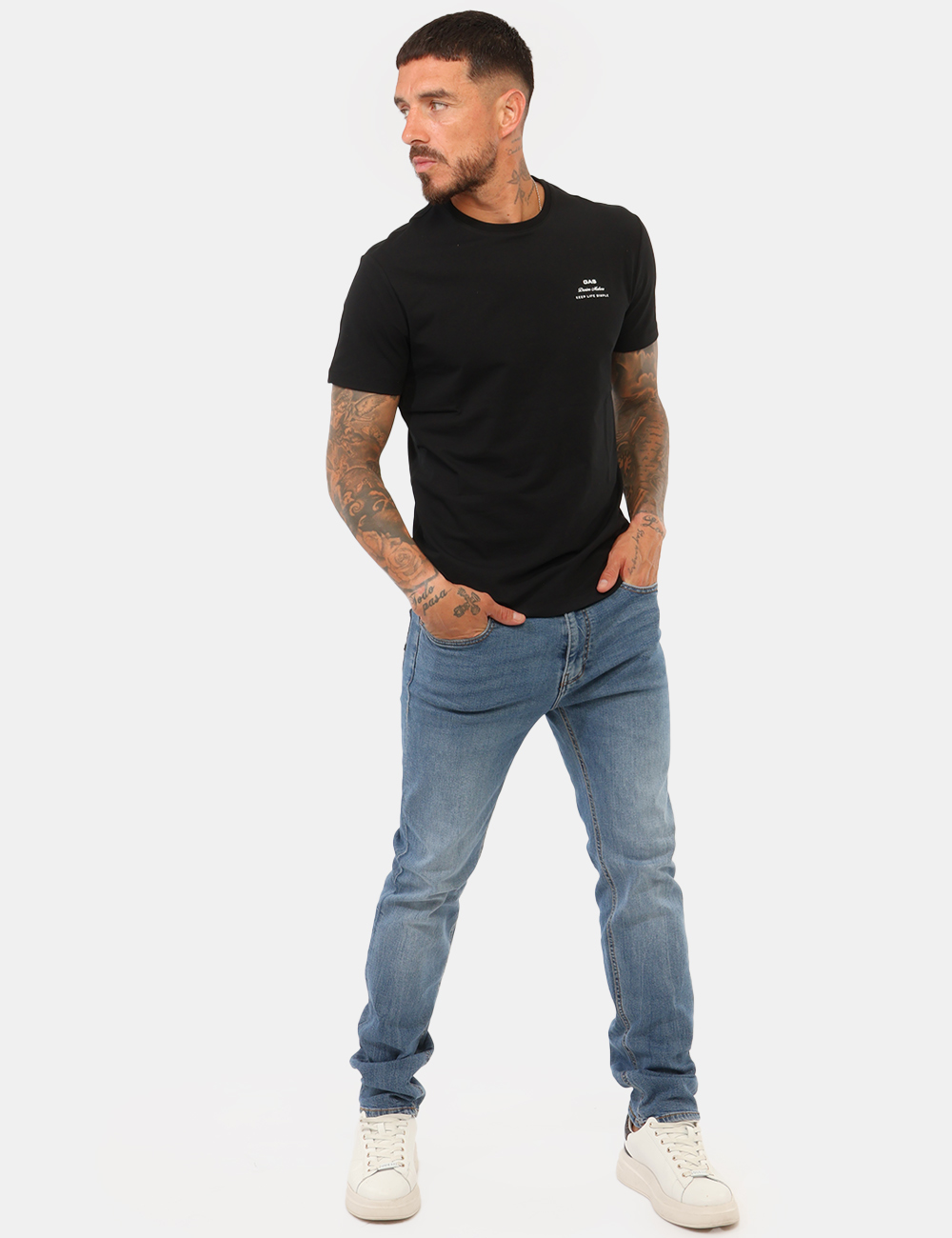 B1680-MORRIS-REV_STONE-MED-BLUE_AI26_1 Jeans Gas Azzurro - Jeans GAS Azzurro da uomo Il Jeans GAS Azzurro da uomo è un modello versatile e contemporaneo, pensato p
