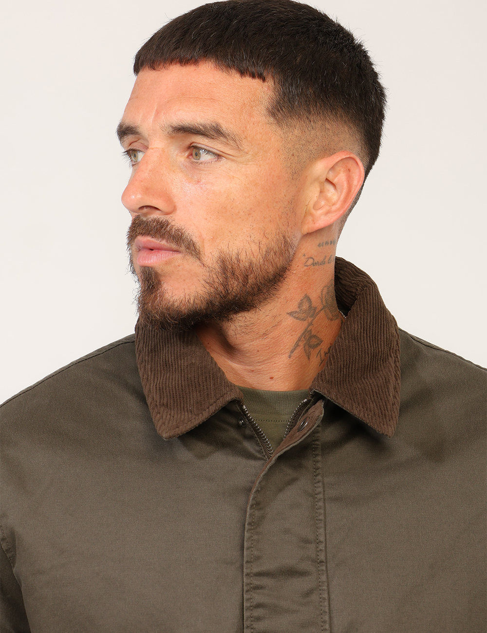 B1782-DENI-JACKET_OLIVE-NIGHT_AI26_4 Piumino Gas Marrone - Piumino GAS Marrone da uomo Il Piumino GAS Marrone da uomo è un capospalla dal carattere casual e cont