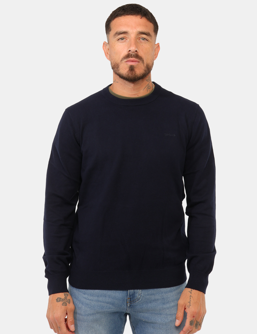 B1797-ARLO-ROUND_BARITONE-BLUE_AI26_4 Maglia Gas Blu - Maglia GAS Blu da uomo La Maglia GAS Blu da uomo è un capo essenziale e versatile, pensato per chi cerca un
