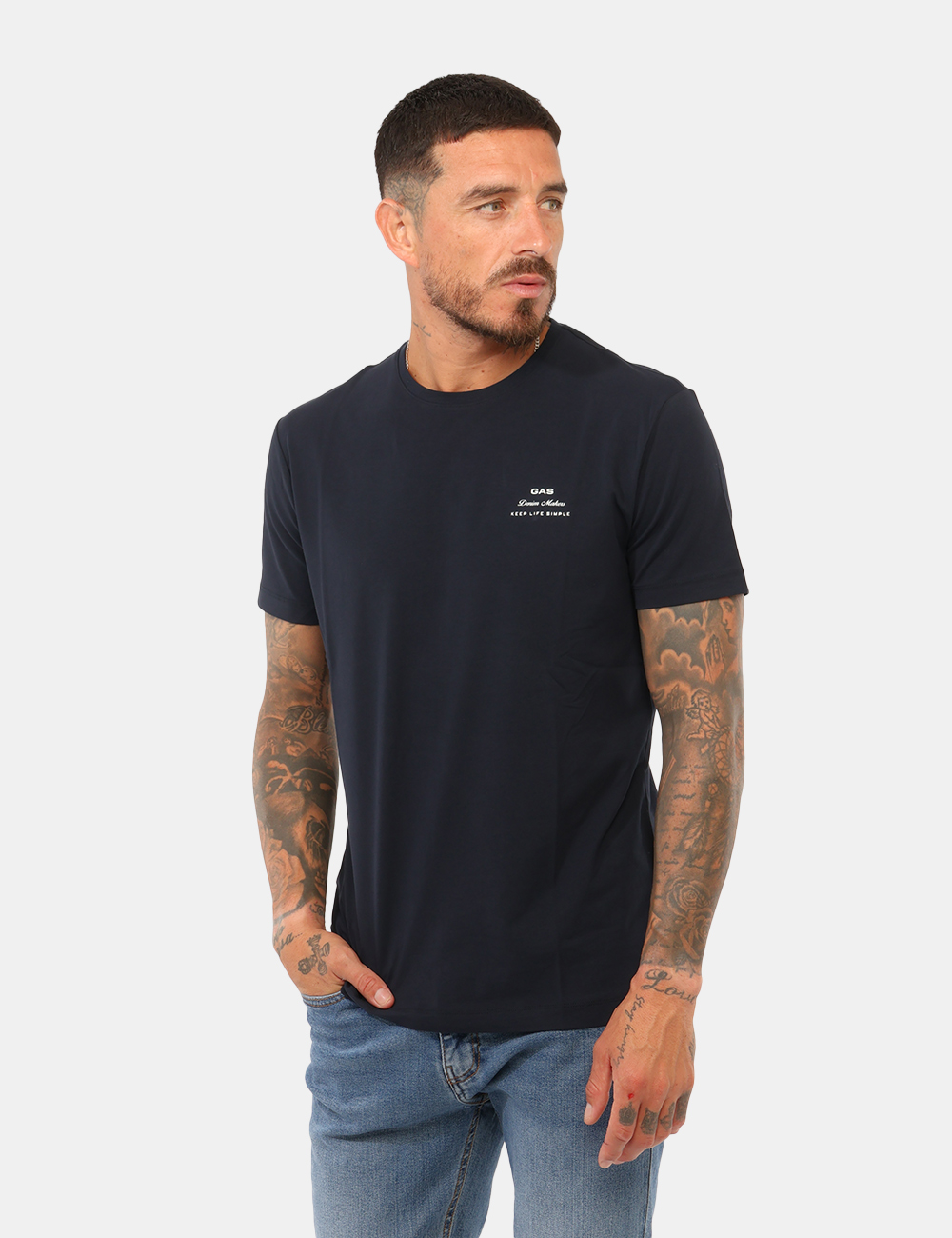 B1833-SCUBA_BARITONE-BLUE_AI26_1 T-shirt Gas Blu - T-shirt GAS Blu da uomo La T-shirt GAS Blu da uomo è un capo versatile e contemporaneo, ideale per chi cer
