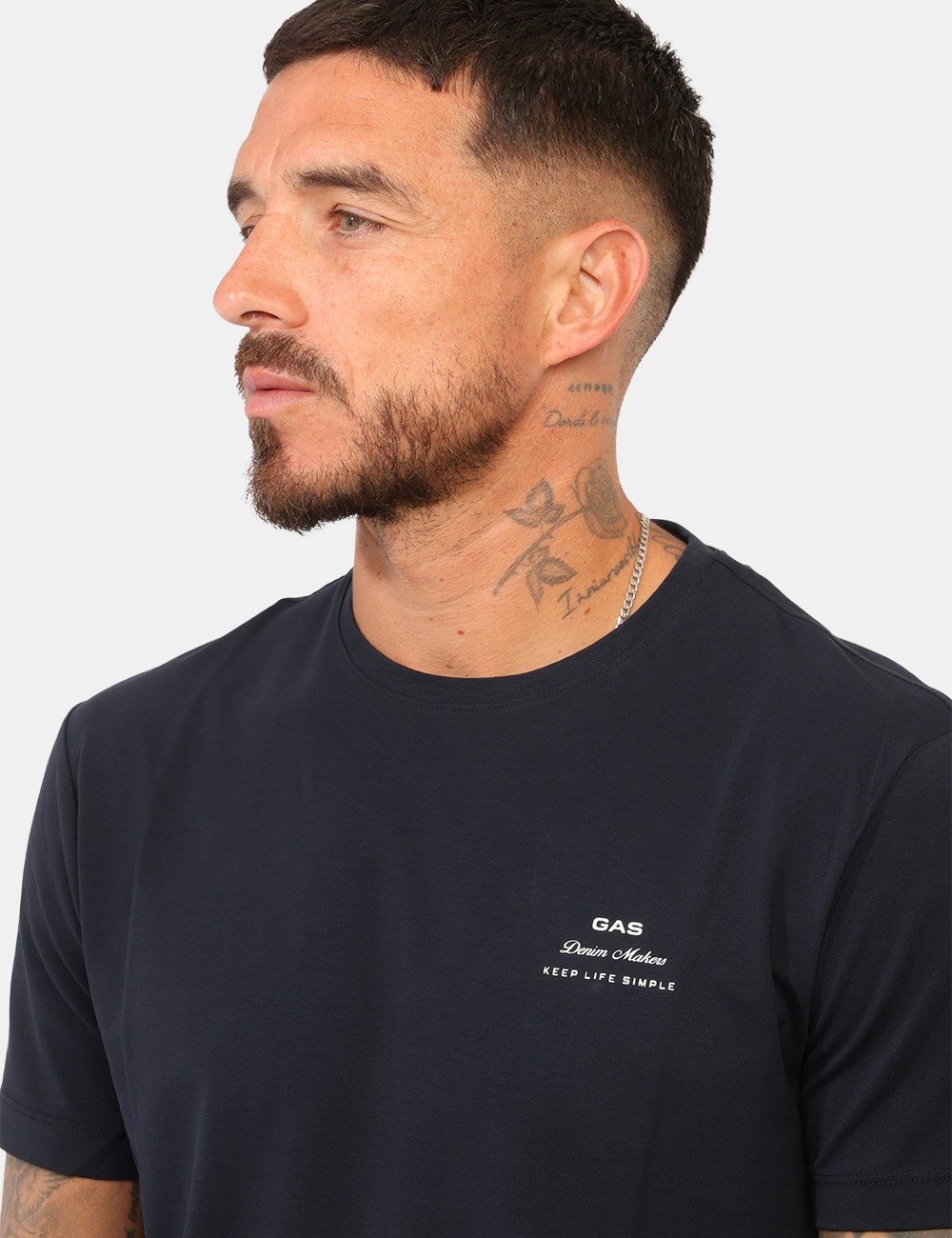 B1833-SCUBA_BARITONE-BLUE_AI26_3 T-shirt Gas Blu - T-shirt GAS Blu da uomo La T-shirt GAS Blu da uomo è un capo versatile e contemporaneo, ideale per chi cer