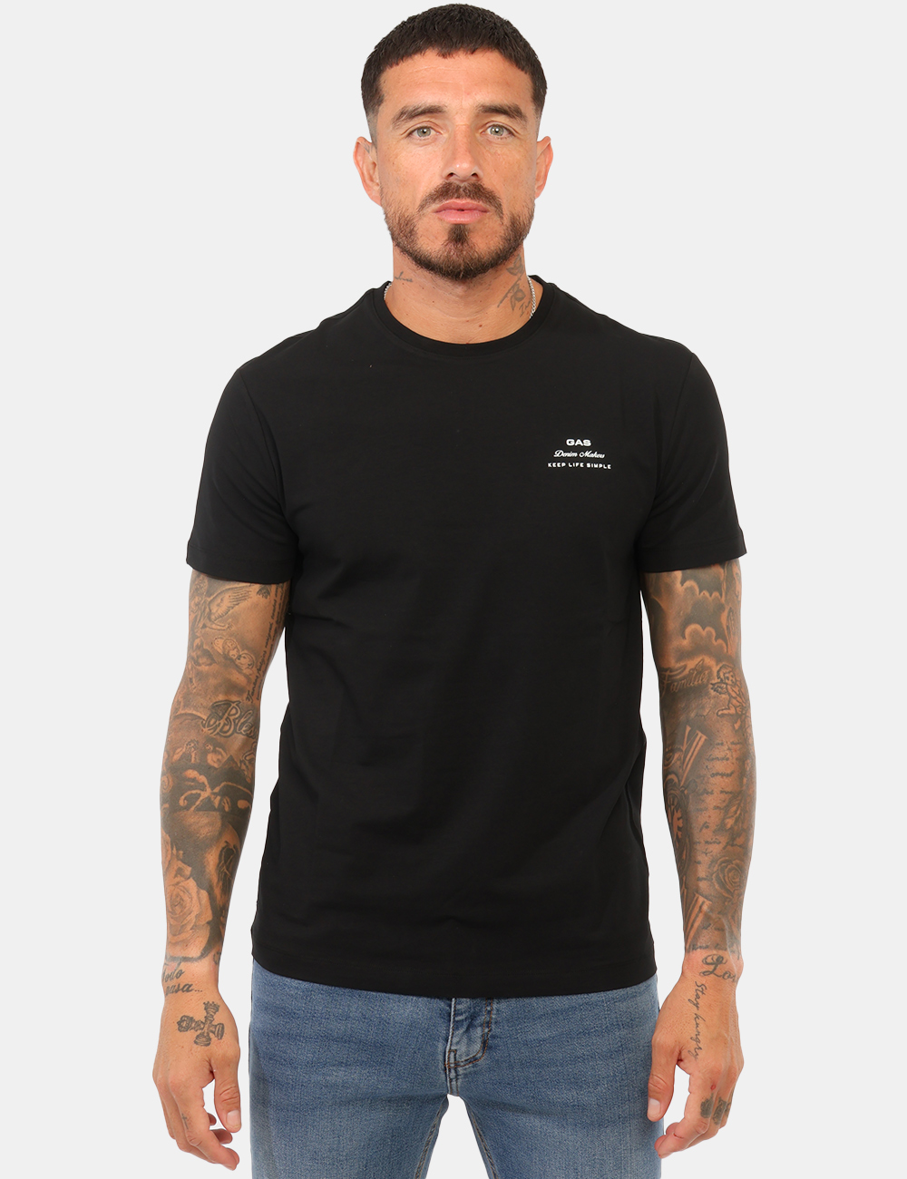 B1833-SCUBA_BLACK_AI26_5 T-shirt Gas Nera - T-shirt GAS Nera da uomo La T-shirt GAS Nera da uomo è un capo versatile e contemporaneo, perfetto per ch