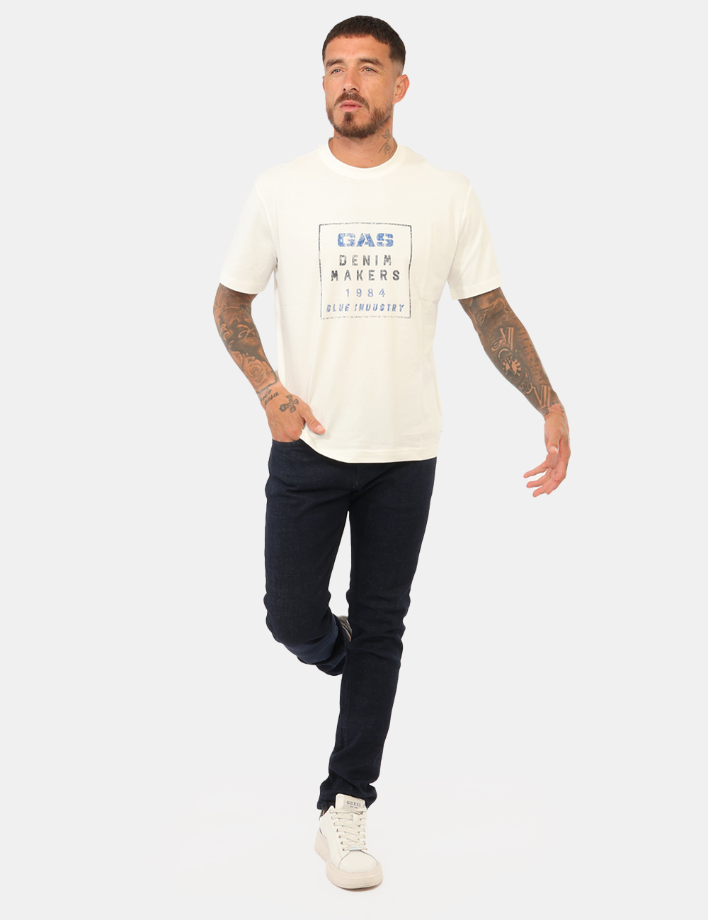 B2121-ALBERT-SIMPLE_RAW-RINSE_AI26_1 Jeans Gas Blu - Jeans GAS Blu da uomo Il Jeans GAS Blu da uomo è un modello versatile e contemporaneo, ideale per chi cerca
