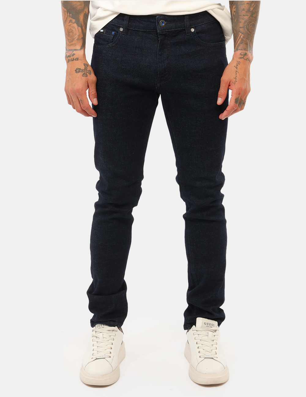 B2121-ALBERT-SIMPLE_RAW-RINSE_AI26_6 Jeans Gas Blu - Jeans GAS Blu da uomo Il Jeans GAS Blu da uomo è un modello versatile e contemporaneo, ideale per chi cerca