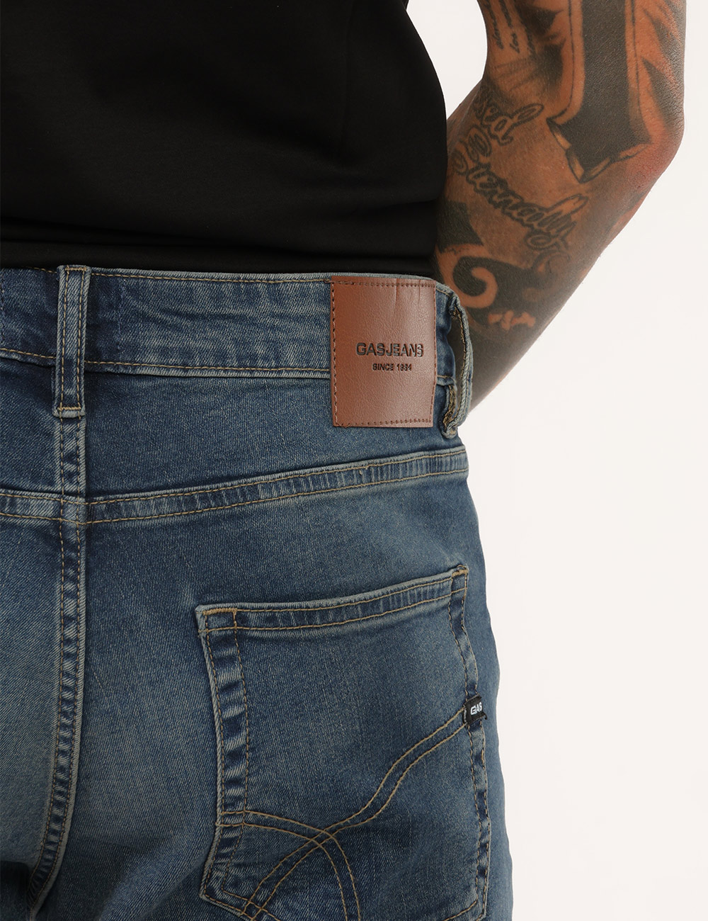 B2504-MORRIS-SMU-SC_88MM_AI26_6 Jeans Gas Blu - Jeans GAS Blu da uomoIl Jeans GAS Blu da uomo è un modello versatile e intramontabile, pensato per chi cerca