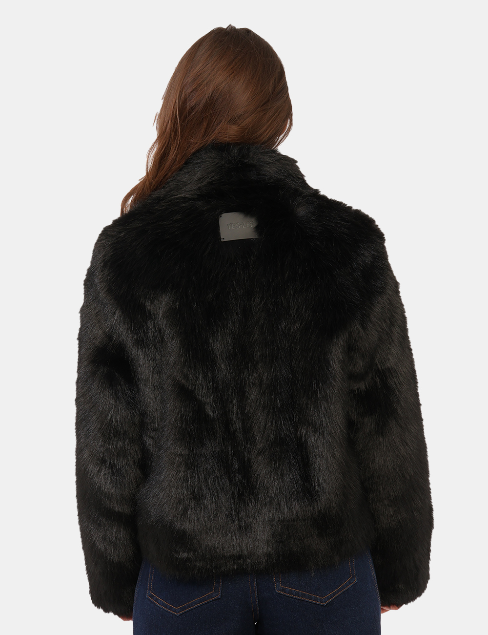 G034-KO00_NERO_AI26_2 Pelliccia Yes Zee Nera - Pelliccia YES ZEE Nera da donna La Pelliccia YES ZEE Nera da donna è un capospalla elegante e versa