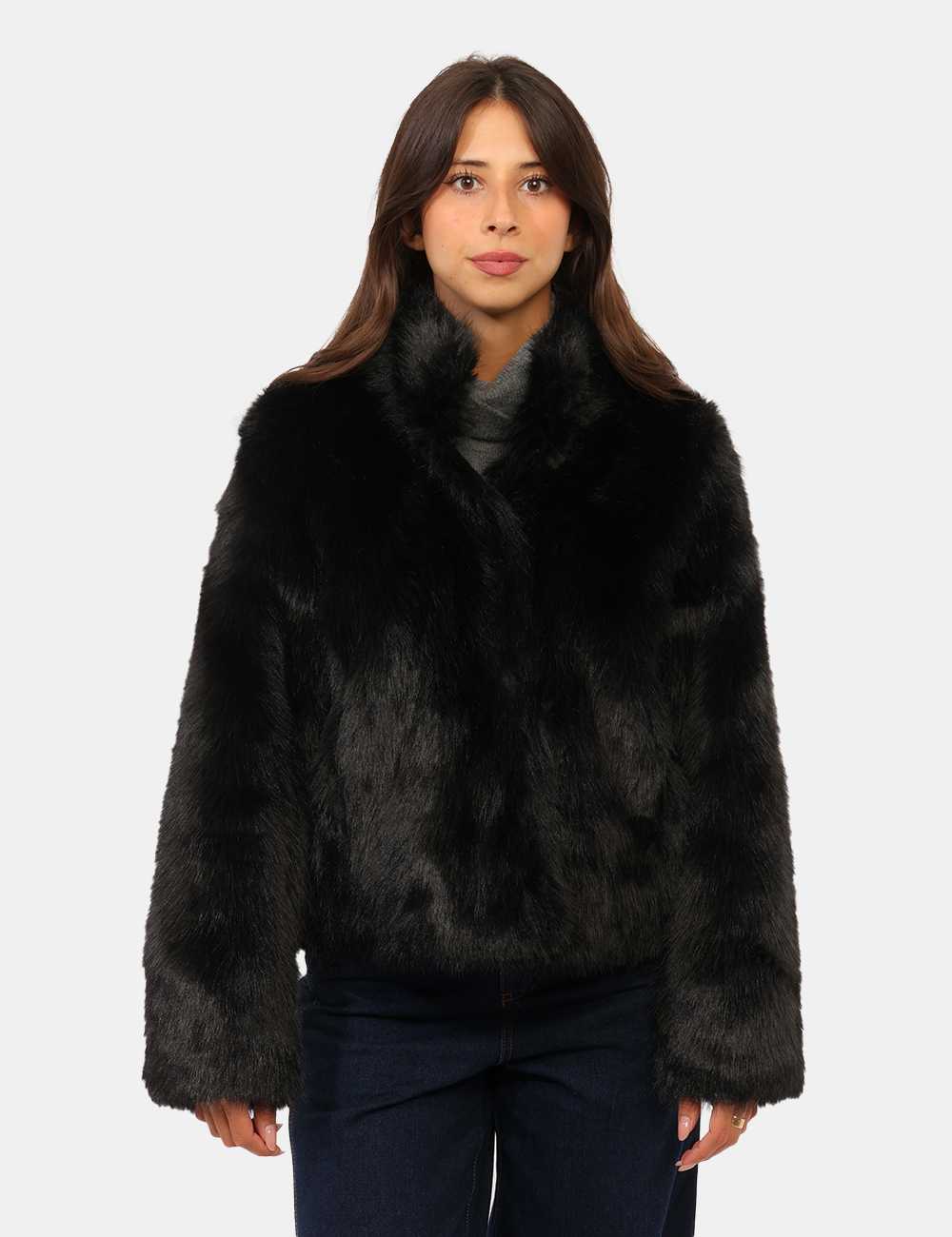 G034-KO00_NERO_AI26_7 Pelliccia Yes Zee Nera - Pelliccia YES ZEE Nera da donna La Pelliccia YES ZEE Nera da donna è un capospalla elegante e versa