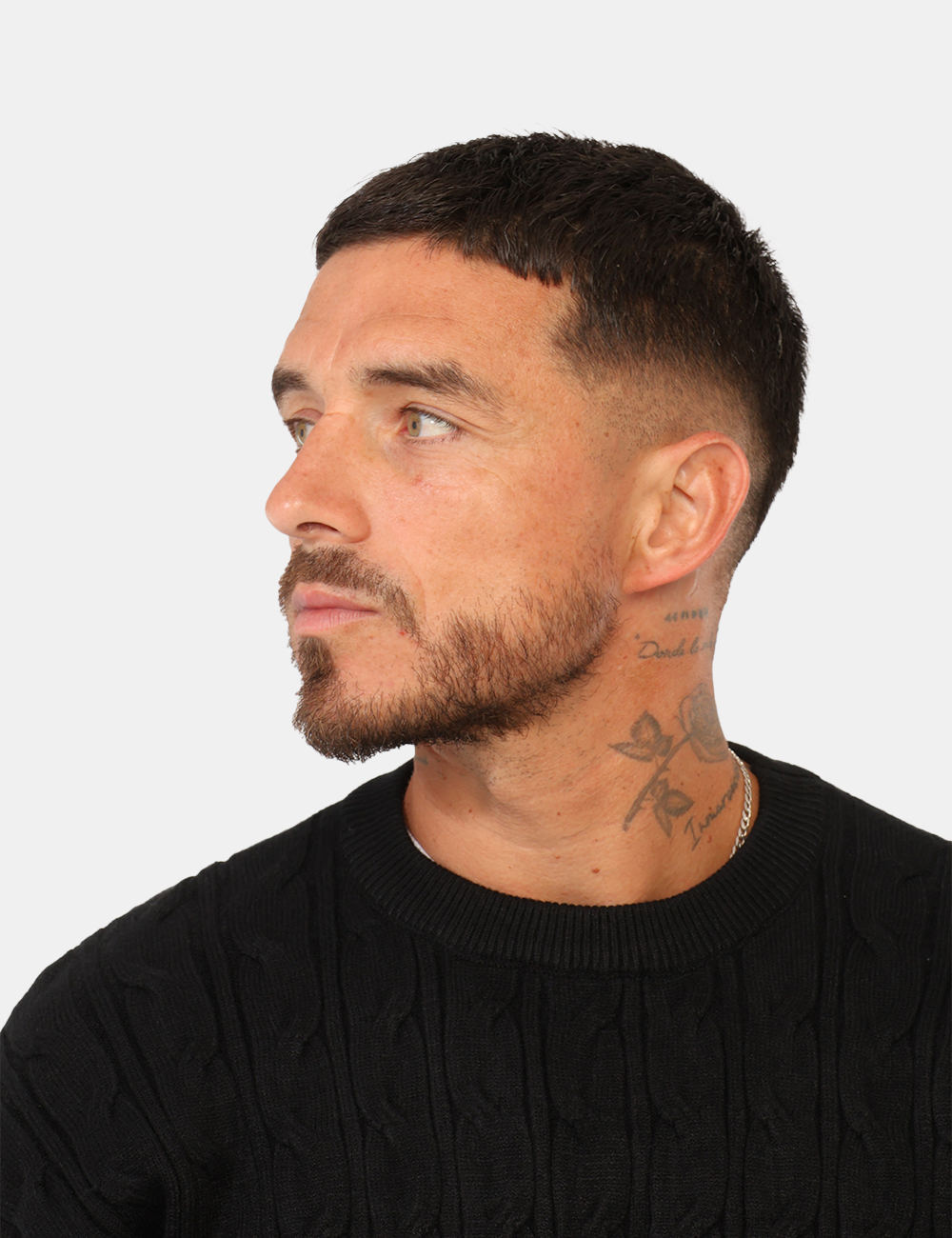 H025-OC_NERO_AI26_3 Maglia Prj22. Nera - Maglia PRJ22. Nera da uomo La Maglia PRJ22. Nera da uomo è un capo versatile e raffinato, ideale per co