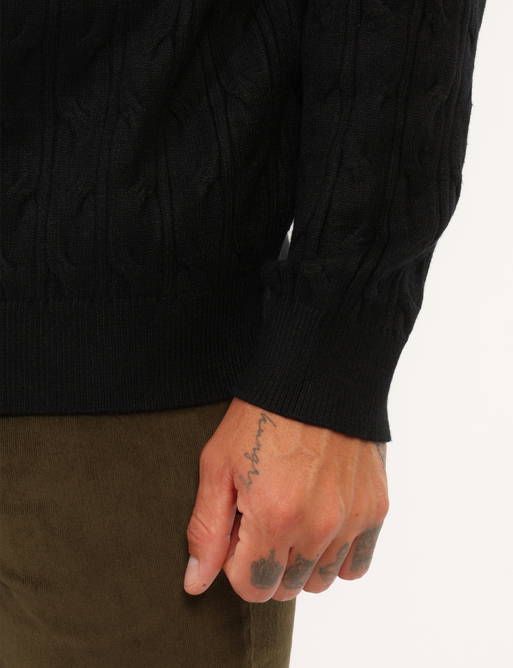 H025-OC_NERO_AI26_4 Maglia Prj22. Nera - Maglia PRJ22. Nera da uomo La Maglia PRJ22. Nera da uomo è un capo versatile e raffinato, ideale per co