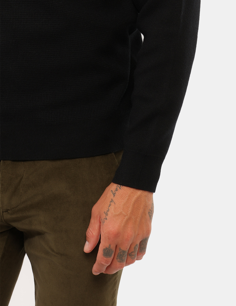 H029-OC_NERO_AI26_3 Maglia Prj22. Nera - Maglia PRJ22. Nera da uomo La Maglia PRJ22. Nera da uomo è un capo versatile e contemporaneo, ideale pe