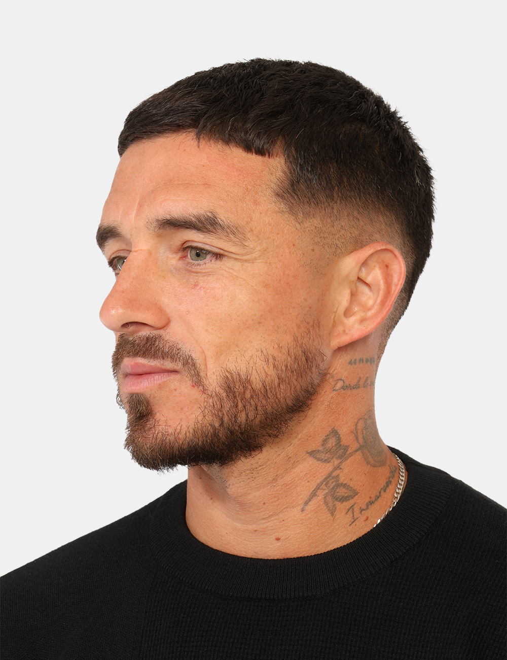 H029-OC_NERO_AI26_5 Maglia Prj22. Nera - Maglia PRJ22. Nera da uomo La Maglia PRJ22. Nera da uomo è un capo versatile e contemporaneo, ideale pe