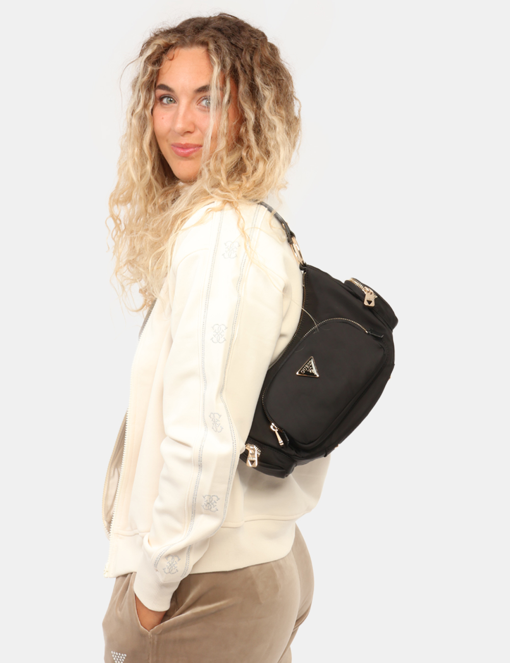 HWEYG8-39517-AOB_BLACK_AI26_1 Borsa Guess Nera - Borsa Guess Nera da donna La Borsa GUESS Nera da donna è un accessorio versatile e contemporaneo, pensato