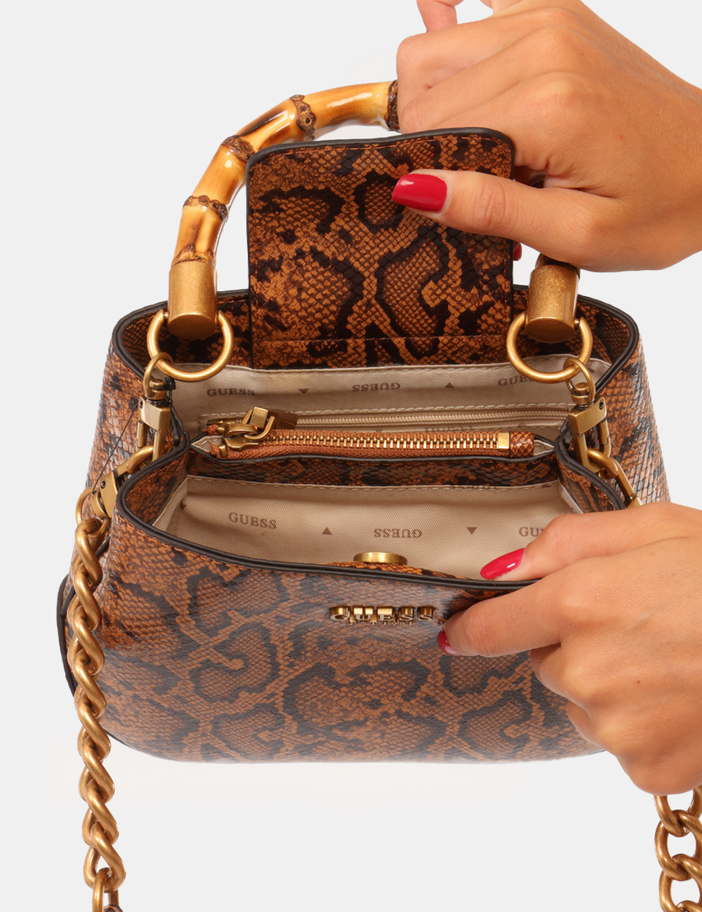 HWKP95-15010-AOB_AMBER_AI26_2 Borsa Guess Marrone - Borsa Guess Marrone da donna La Borsa GUESS Marrone da donna è un accessorio dal carattere deciso e ri
