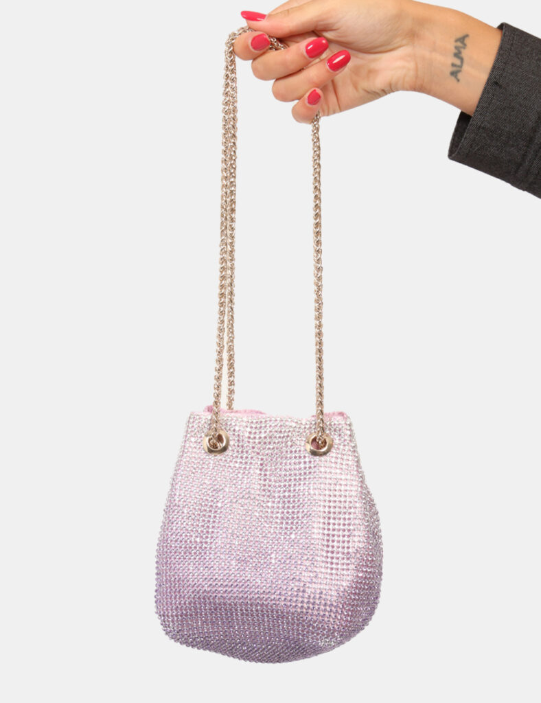 Borsa Guess Viola - Borsa Guess Viola da donna La Borsa GUESS Viola da donna è un accessorio originale e luminoso, pensato p