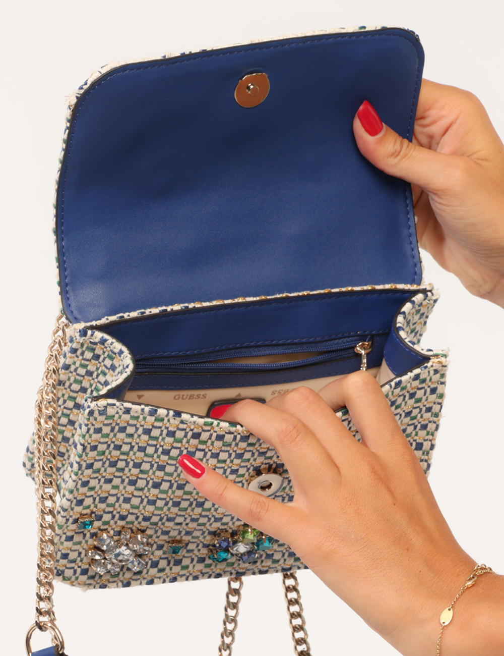 HWWE95-28210-AOB_SAPPHIRE-MULTI_AI26_2 Borsa Guess Blu - Borsa Guess Blu da donna La Borsa GUESS Blu da donna è un accessorio originale e ricercato, pensato per da