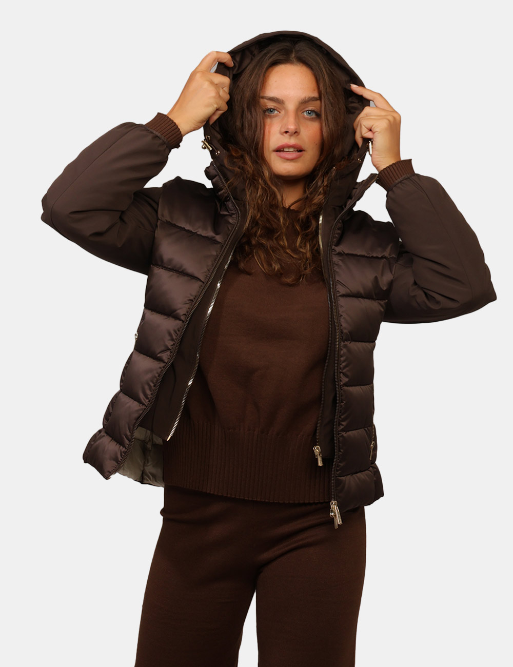 Piumino Yes Zee Marrone - Piumino YES ZEE Marrone da donna Il Piumino YES ZEE Marrone è un capospalla versatile e contempora