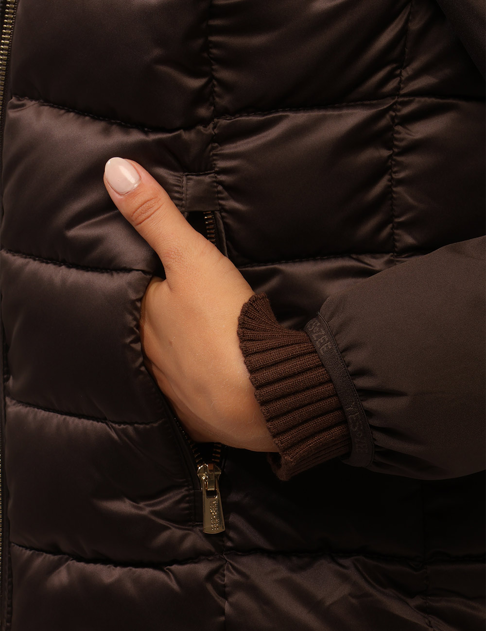 Piumino Yes Zee Marrone - Piumino YES ZEE Marrone da donna Il Piumino YES ZEE Marrone è un capospalla versatile e contempora