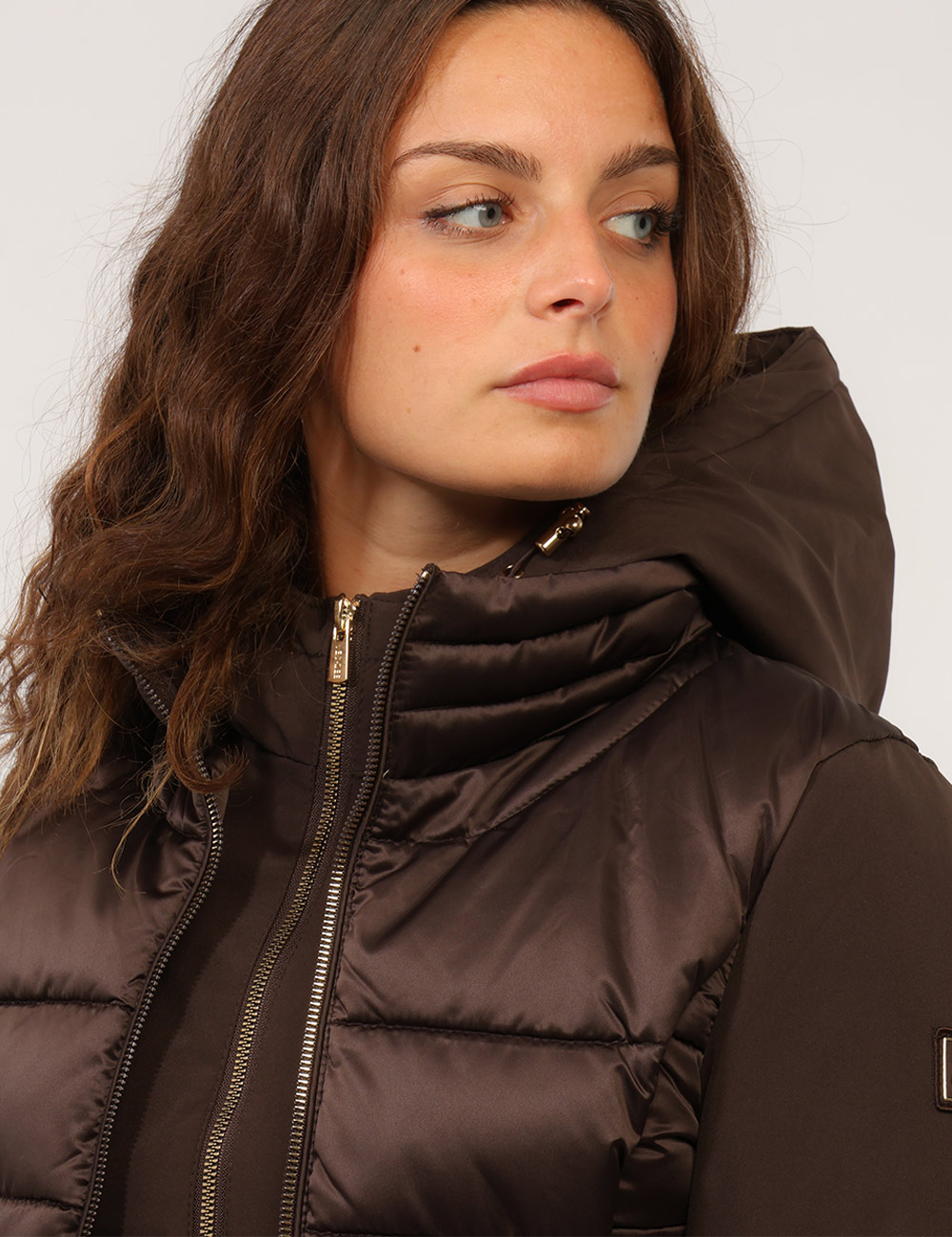 Piumino Yes Zee Marrone - Piumino YES ZEE Marrone da donna Il Piumino YES ZEE Marrone è un capospalla versatile e contempora