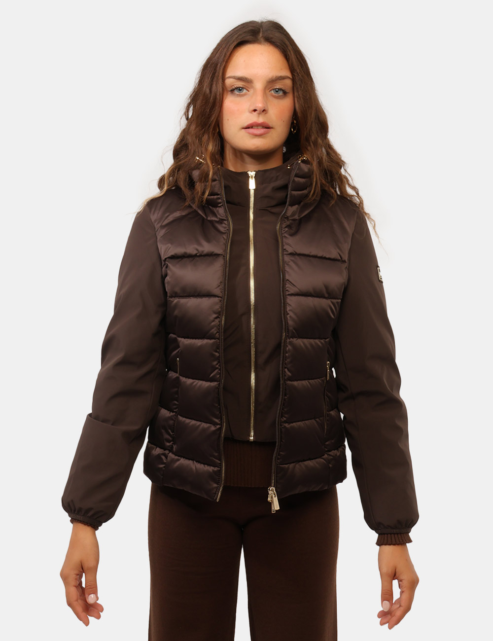 Piumino Yes Zee Marrone - Piumino YES ZEE Marrone da donna Il Piumino YES ZEE Marrone è un capospalla versatile e contempora