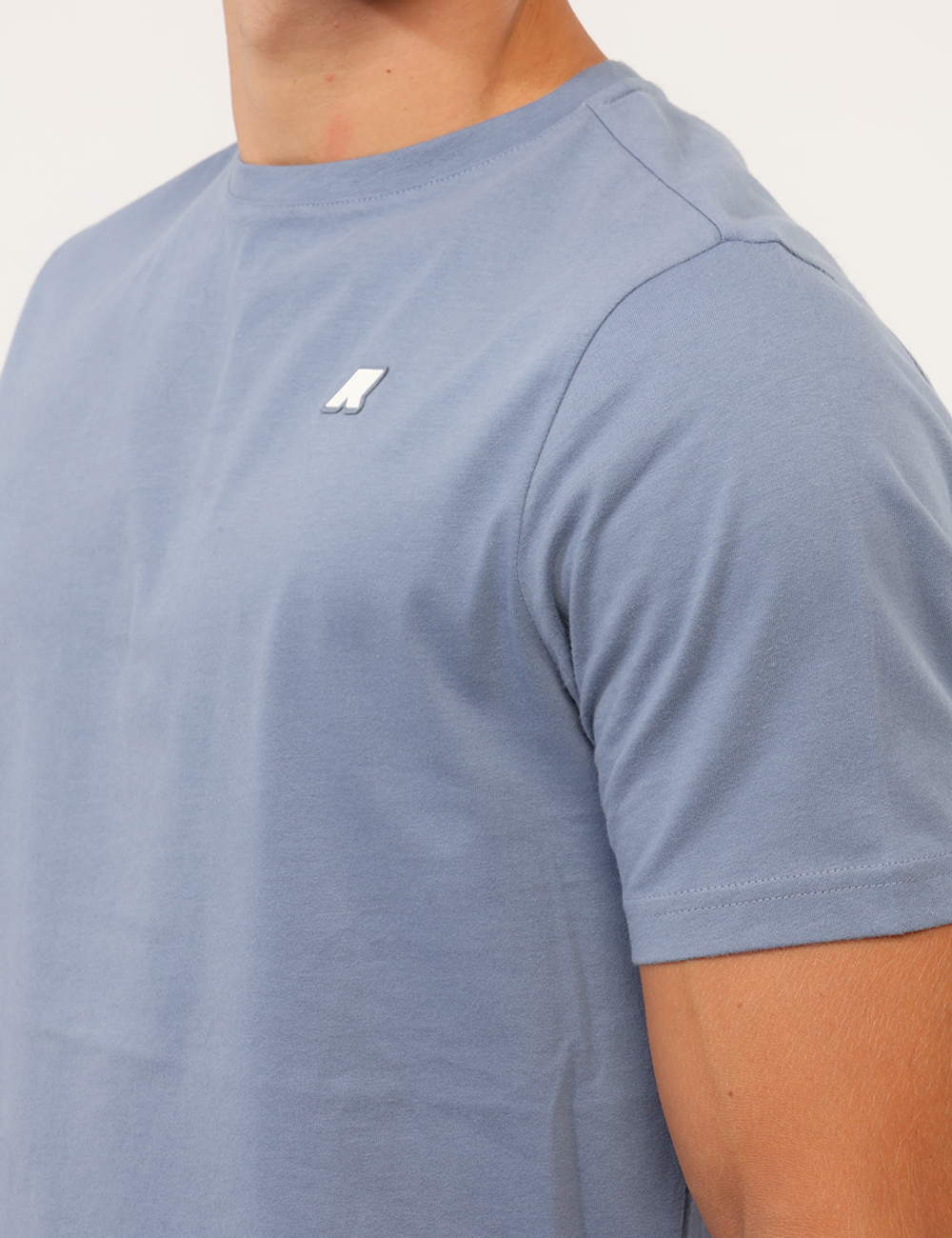 K3136RW-P-CC_AZZURRO_AI26_3 T-shirt K-Way Azzurra tg.L - T-shirt K-WAY Azzurra da uomoLa T-shirt K-WAY Azzurra da uomo è un capo essenziale che unisce s